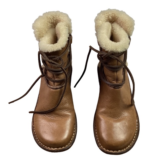 UGG Caspia 1932 Leather Boot - Picture 3 of 8